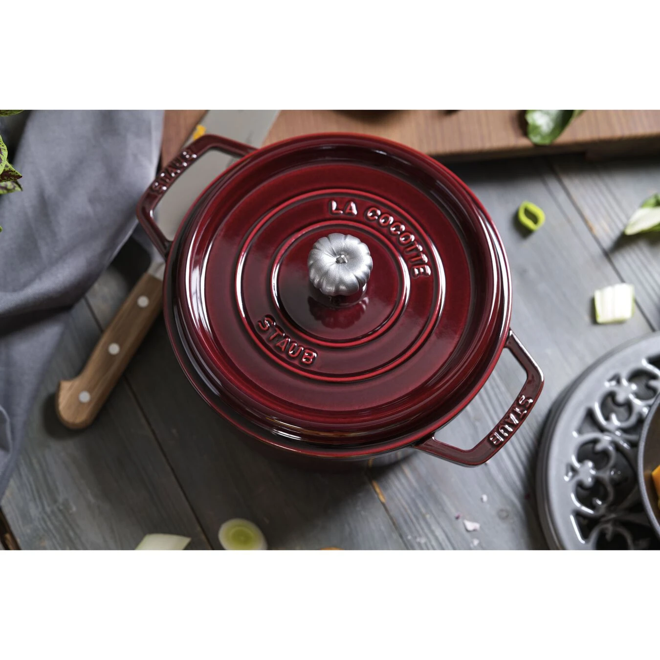 Staub Gietijzeren Braadpan 24 Cm / 3,8 L, Rond, Grenadine Rood - Afbeelding 3