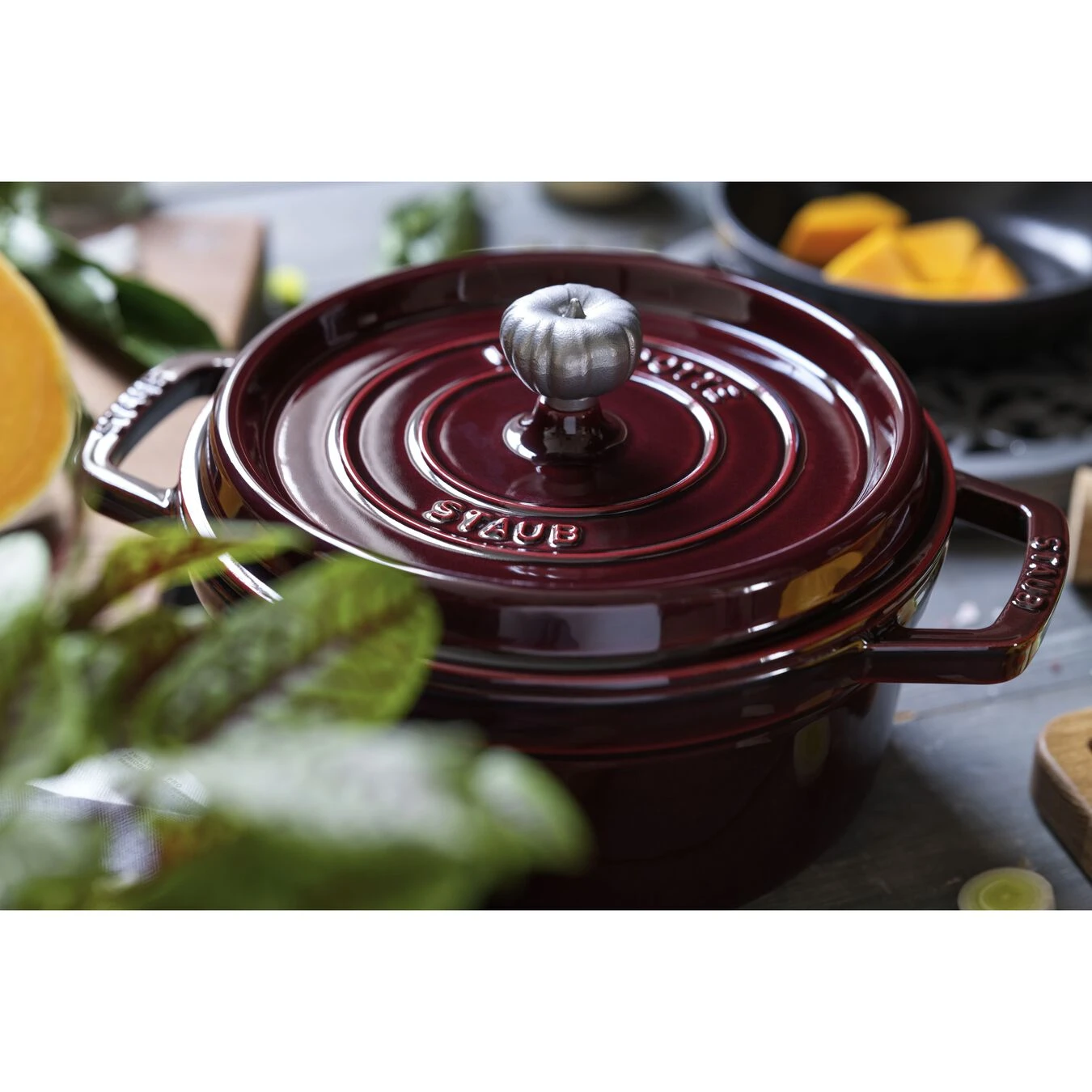 Staub Gietijzeren Braadpan 24 Cm / 3,8 L, Rond, Grenadine Rood - Afbeelding 4